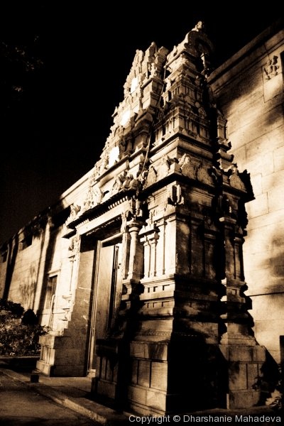 Sri Ponnambalavaneswarar Hindu Temple, Colombo, Sri Lanka : side entrance